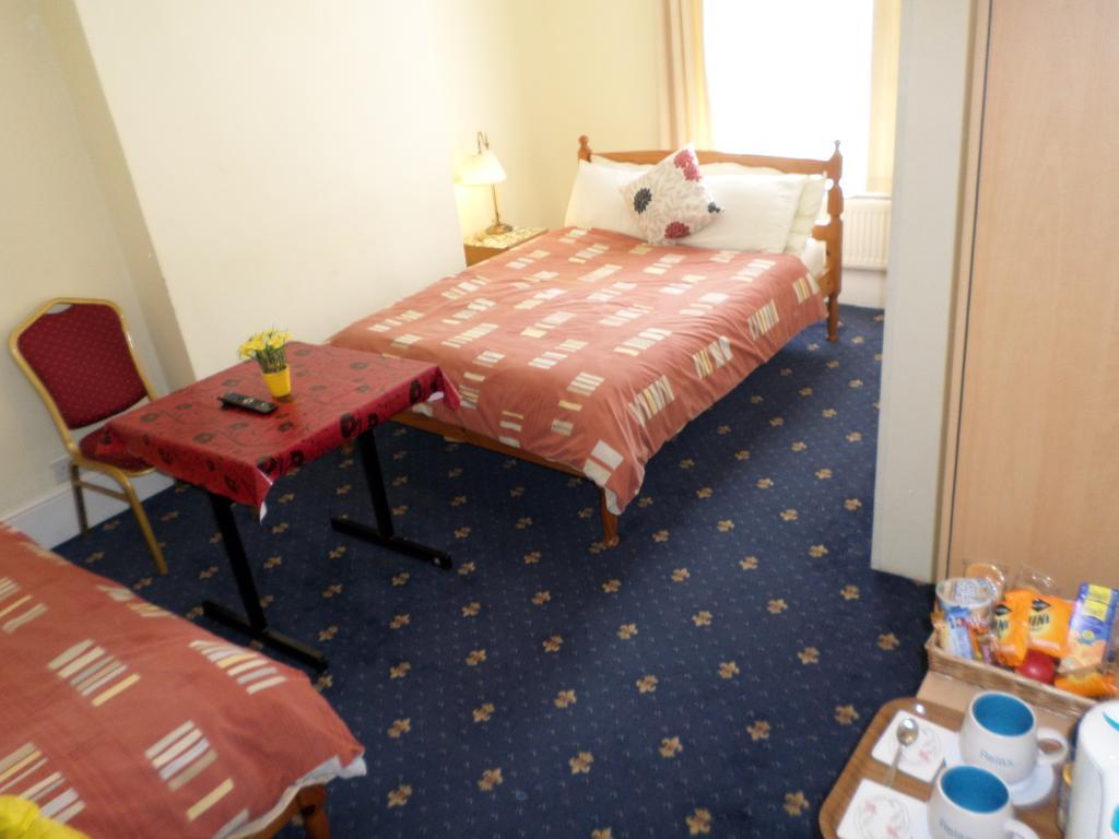 קרוידון Atini Guest House חדר תמונה