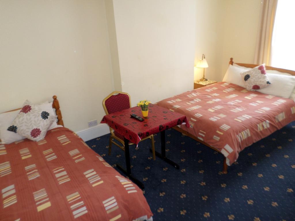 קרוידון Atini Guest House חדר תמונה